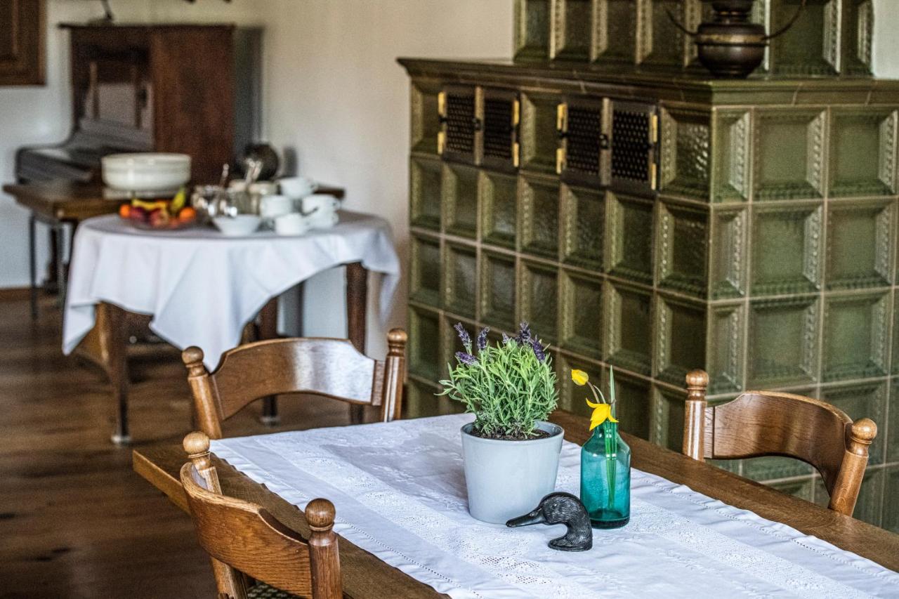 Gasthaus Zum Schwan Castell Exterior photo
